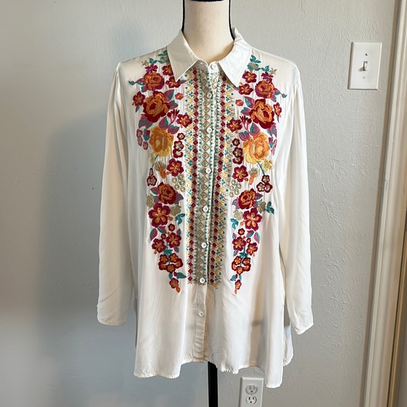 Bohemian Floral Embroidery White Button Down Blouse Andrée by Unit Button Down - Picture 2 of 15